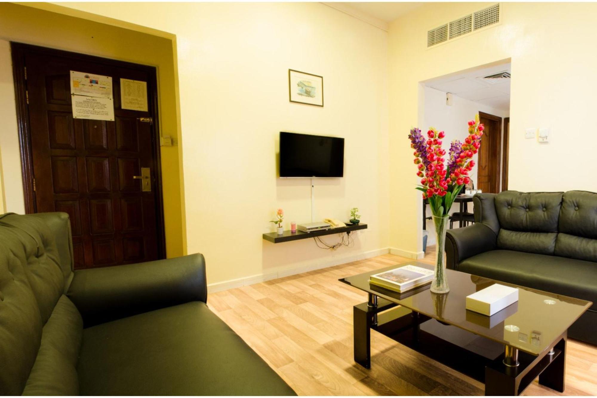 อัล เฟอร์ดัส โฮเต็ล อพาร์ตเมนต์ Hotel ชาร์จาห์ ภายนอก รูปภาพ