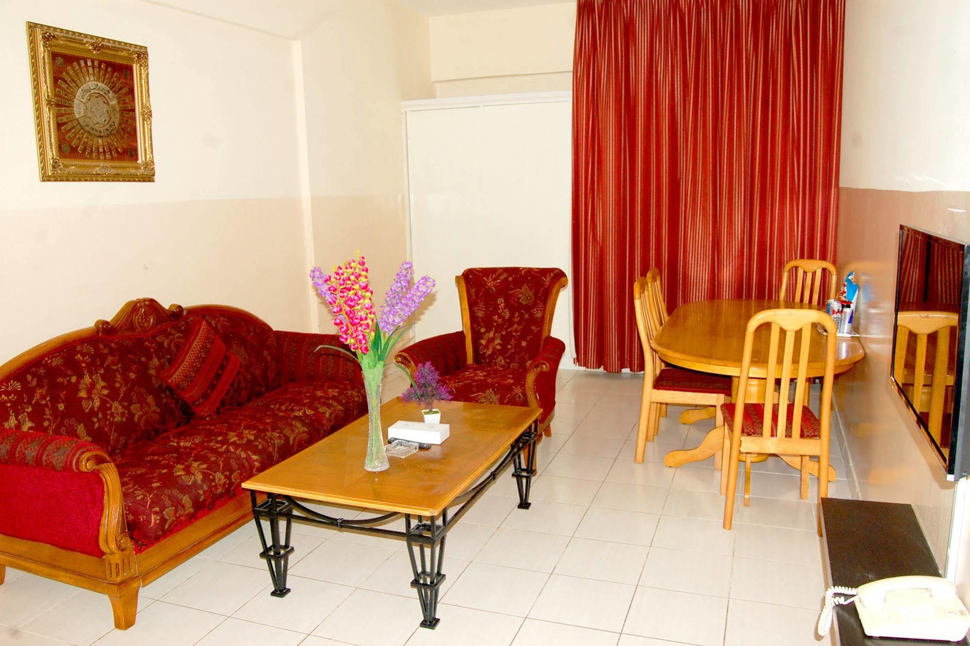 อัล เฟอร์ดัส โฮเต็ล อพาร์ตเมนต์ Hotel ชาร์จาห์ ภายนอก รูปภาพ