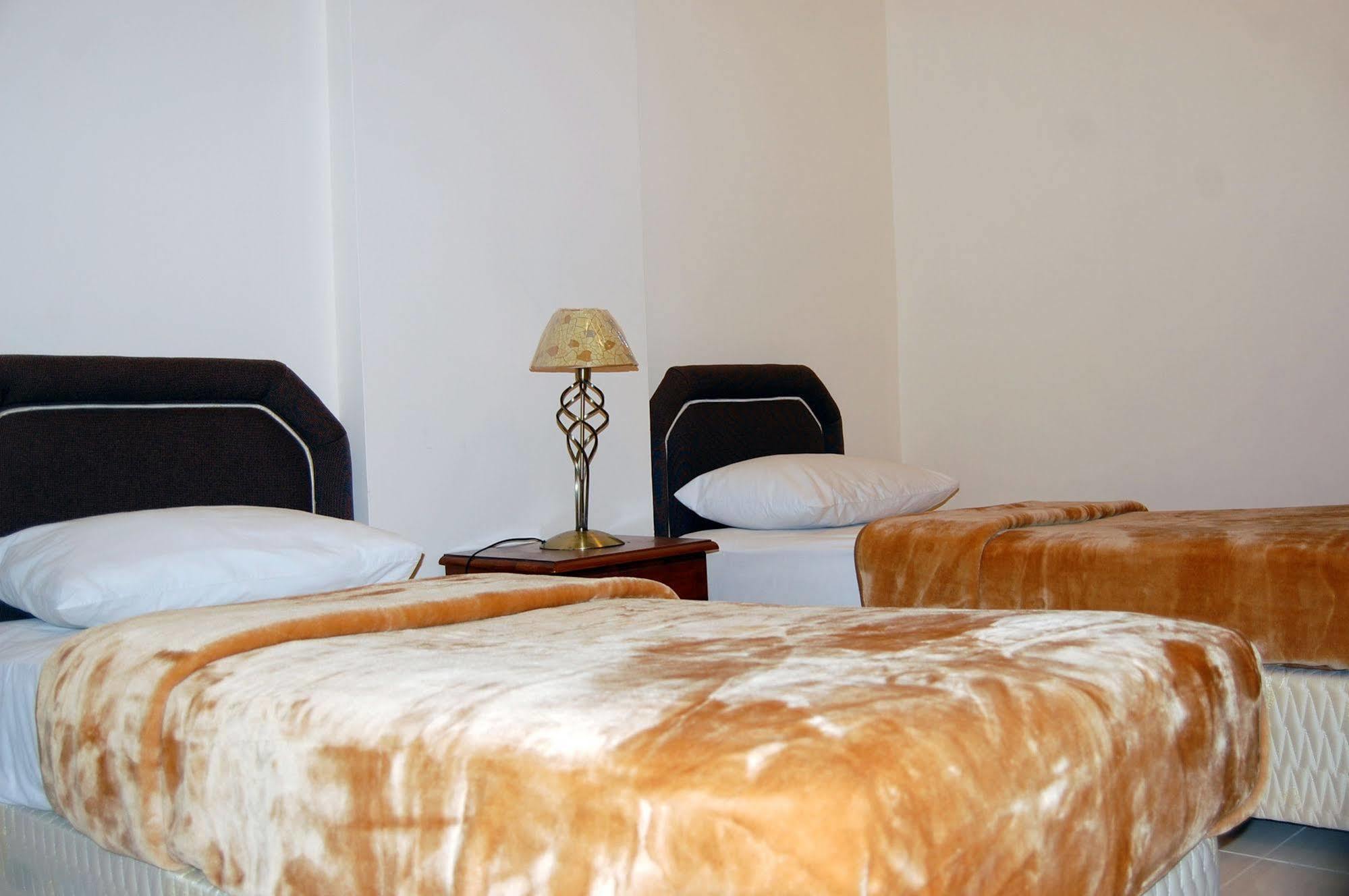 อัล เฟอร์ดัส โฮเต็ล อพาร์ตเมนต์ Hotel ชาร์จาห์ ภายนอก รูปภาพ